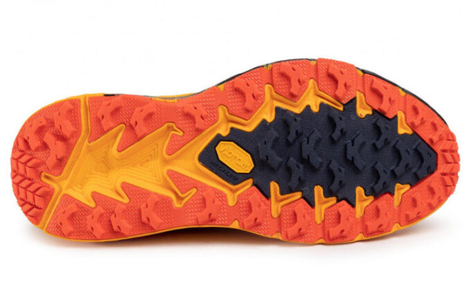 Speedgoat 4 ‘Gold Fusion Black Iris’